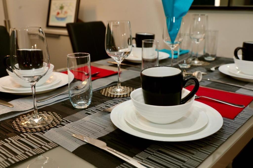 Aqua Dreams - Serviced Luxury Modern Belfast City Centre 2 Bed Apartment Экстерьер фото