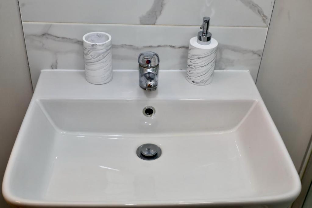 Aqua Dreams - Serviced Luxury Modern Belfast City Centre 2 Bed Apartment Экстерьер фото